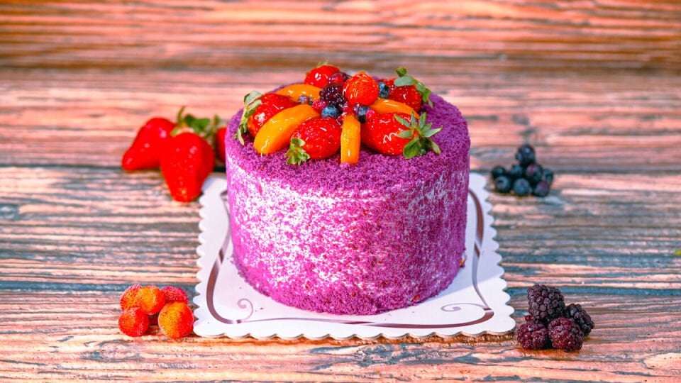 Beyaz Meyveli Yaş Pasta