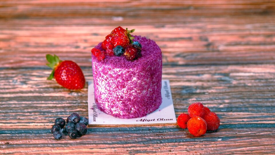 Beyaz Meyveli Yaş Pasta