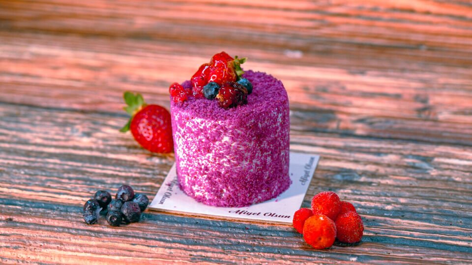 Beyaz Meyveli Yaş Pasta