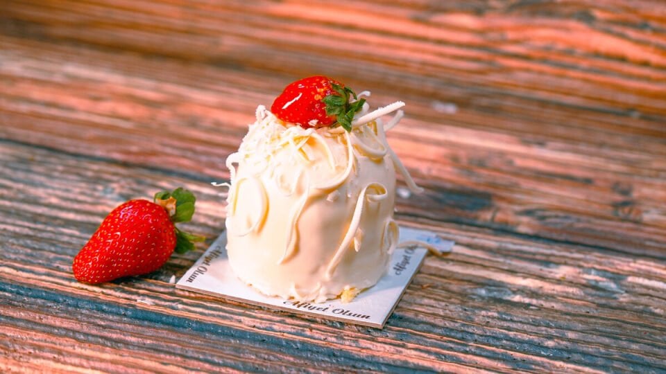 Çilekli Babaroski Yaş Pasta